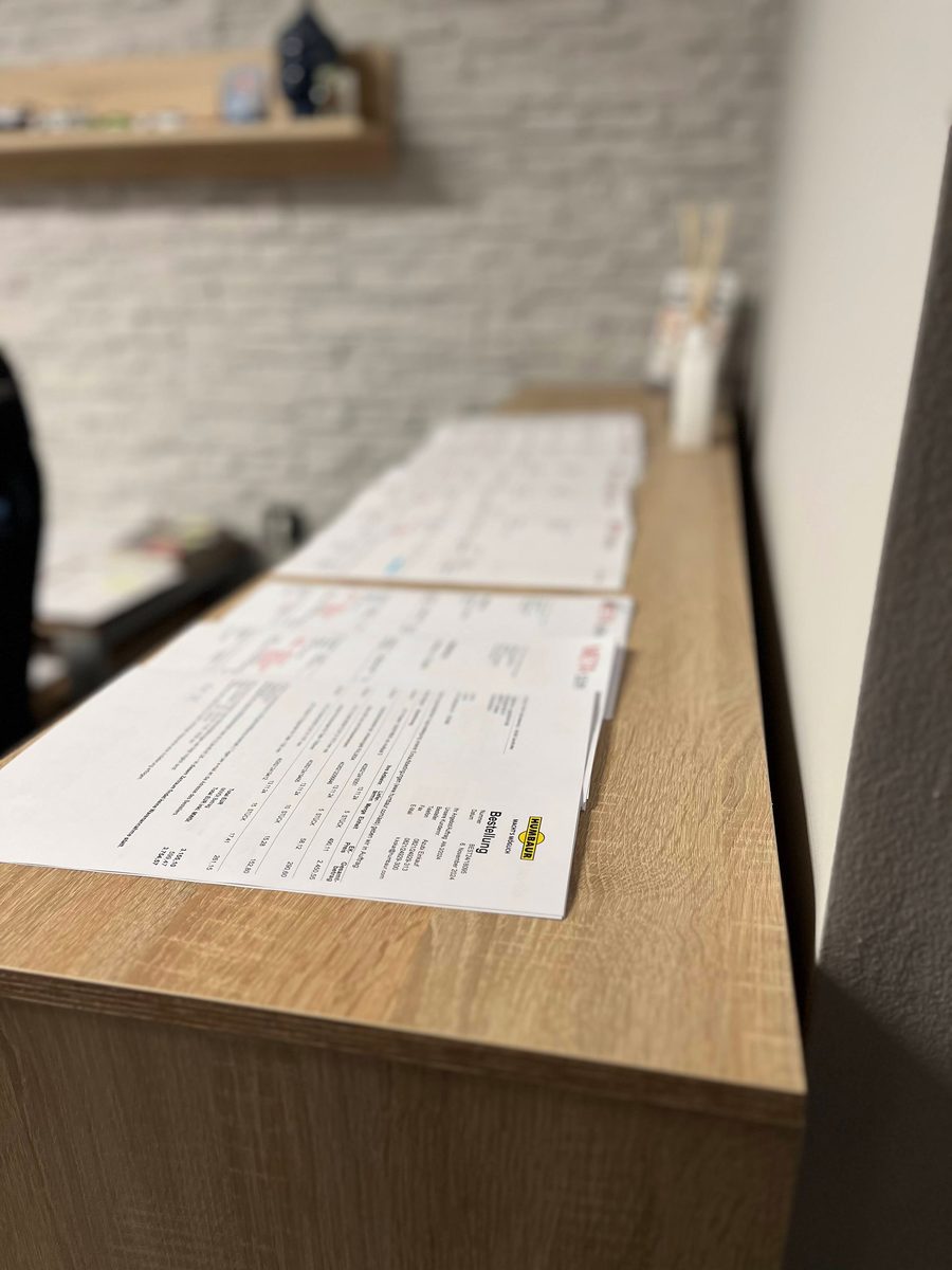 Beratung & Planung – Unterlagen auf dem Schreibtisch